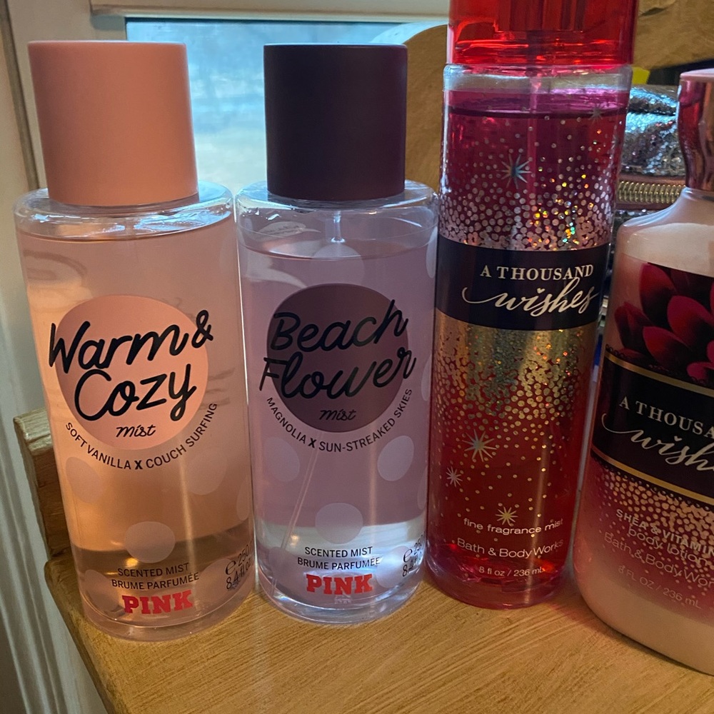 3 body sprays and a lotion